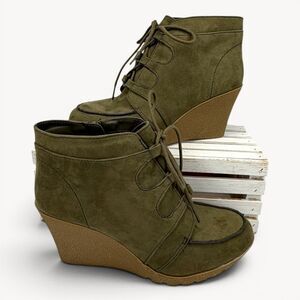 Maurices Olive Green Faux Suede Lace Up Wedge Ankle Booties Womens Size 8.5